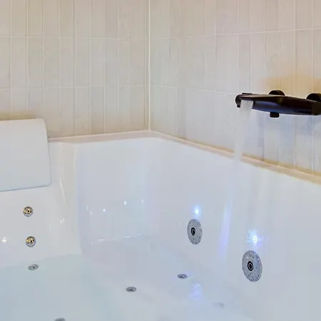 La Love-room D'alice Balneo Et Video-projecteur ! Rouen