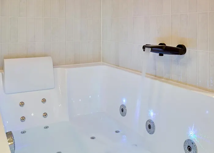 La Love-room D'alice Balnéo Et Vidéo-projecteur ! Ruan